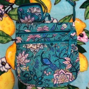 Vera Bradley Peacock Garden Triple Zip Hipster set EUC